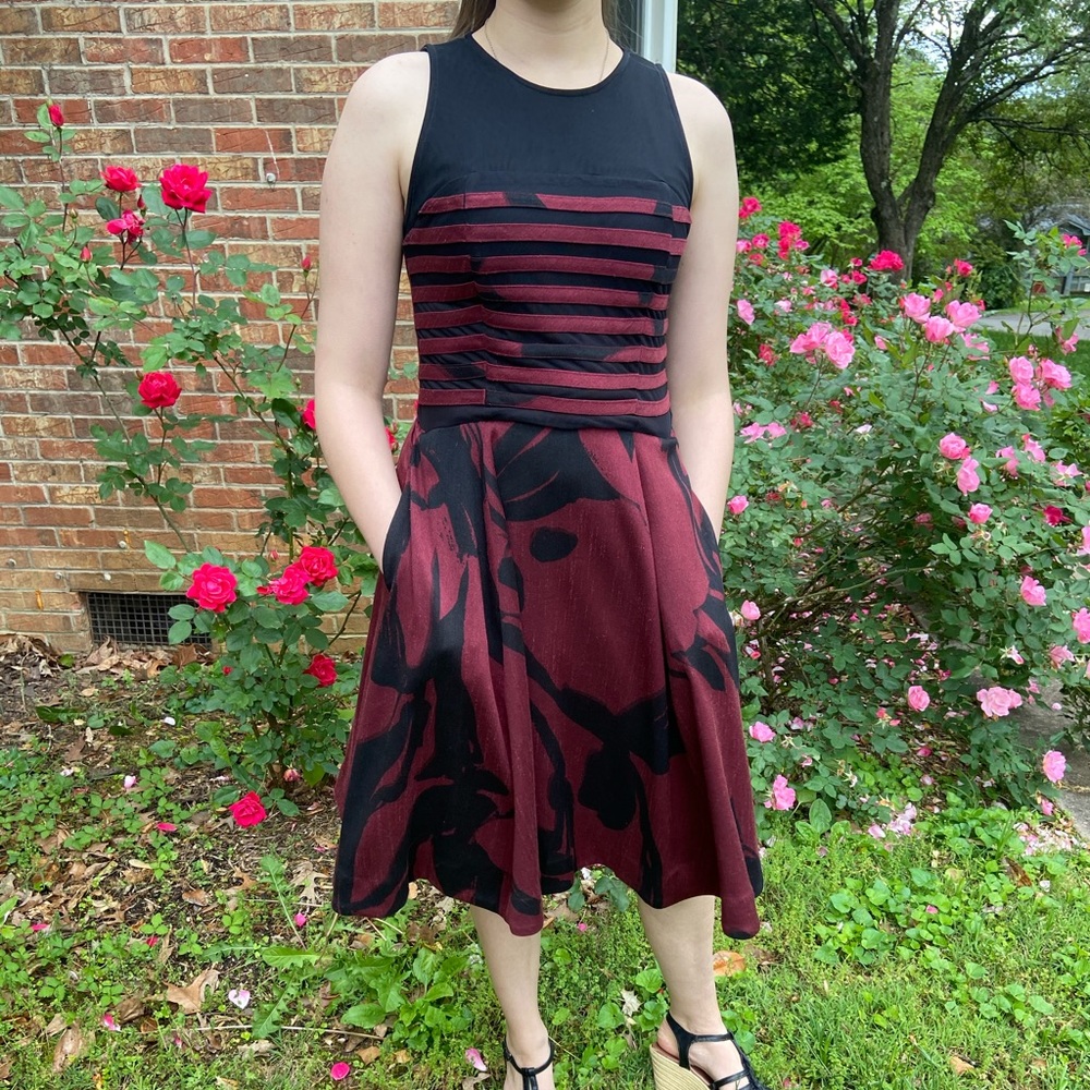 TAYLOR burgundy with pockets and sleeveless